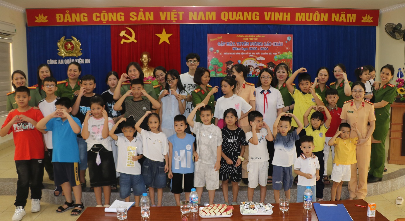 Hội Phụ nữ Công an quận Kiến An: Gặp mặt, tuyên dương con cán bộ, hội viên